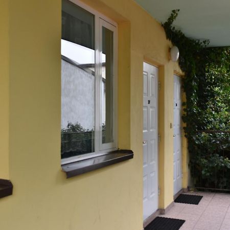 Hostel Malva Łomianki Exteriör bild